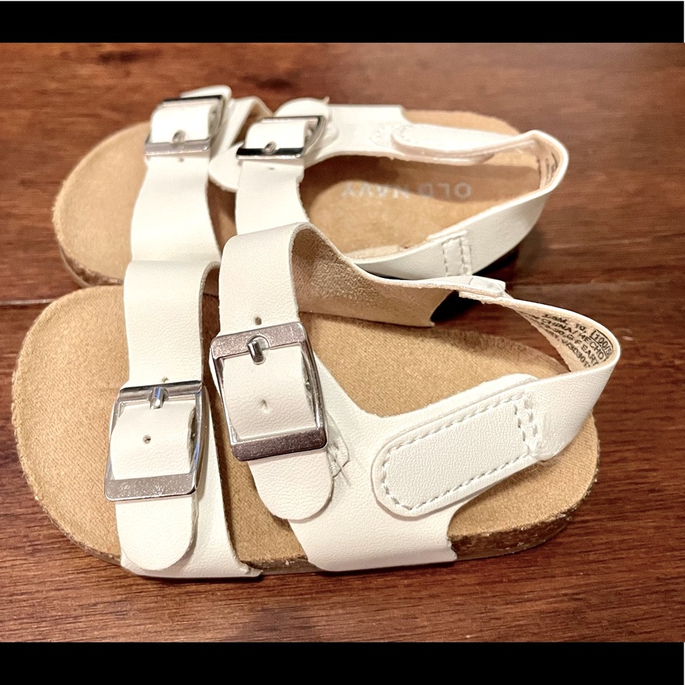 Old Navy white Baby sandals size 0-3 months